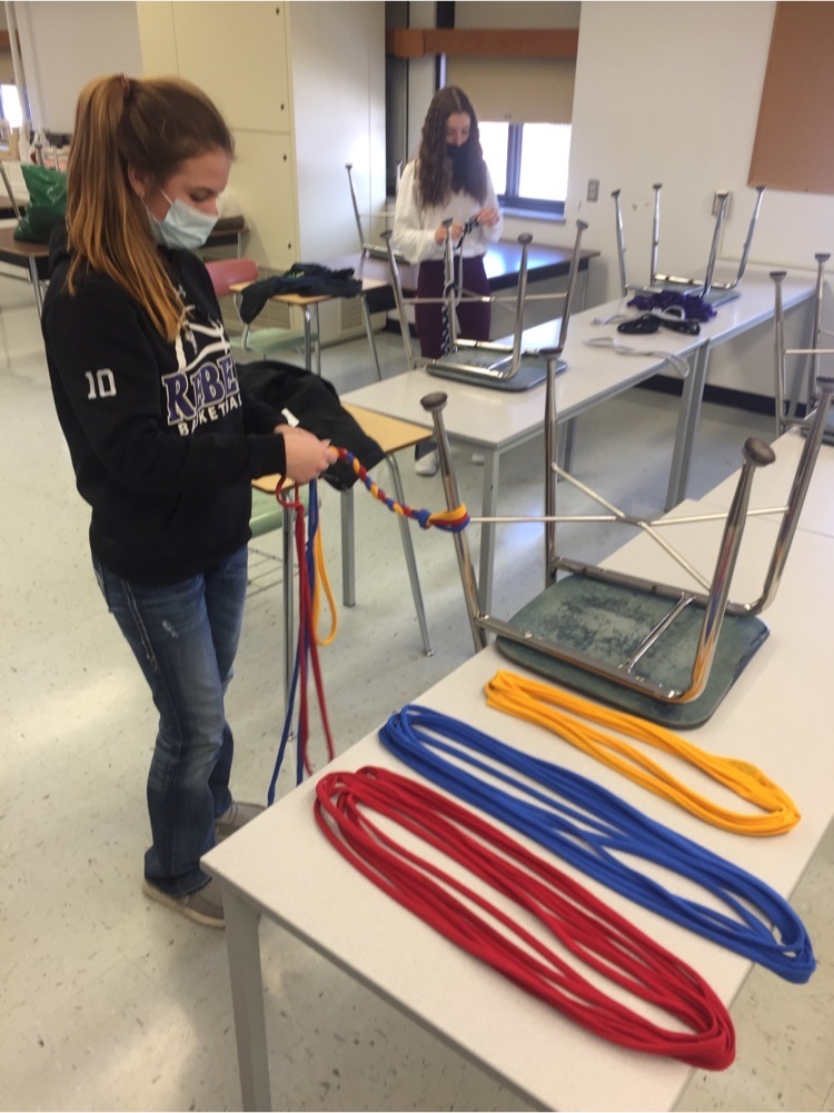 jump ropes out of T-shirts