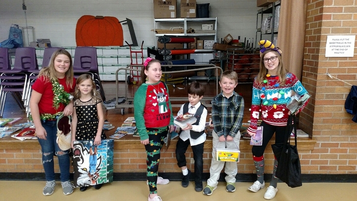 K-2 students participate in the Holiday Sale with 6th grade elf's.