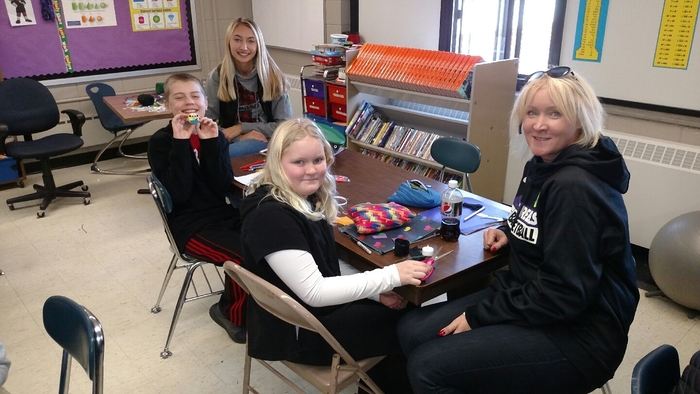 5th grade Craft Day at West.